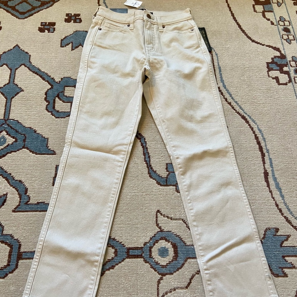 NWT Banana Republic Ecru Straight Jeans